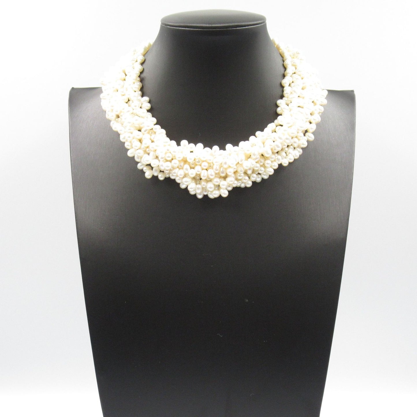 TIFFANY & CO Freshwater Pearl Necklace - Exquisite Elegance