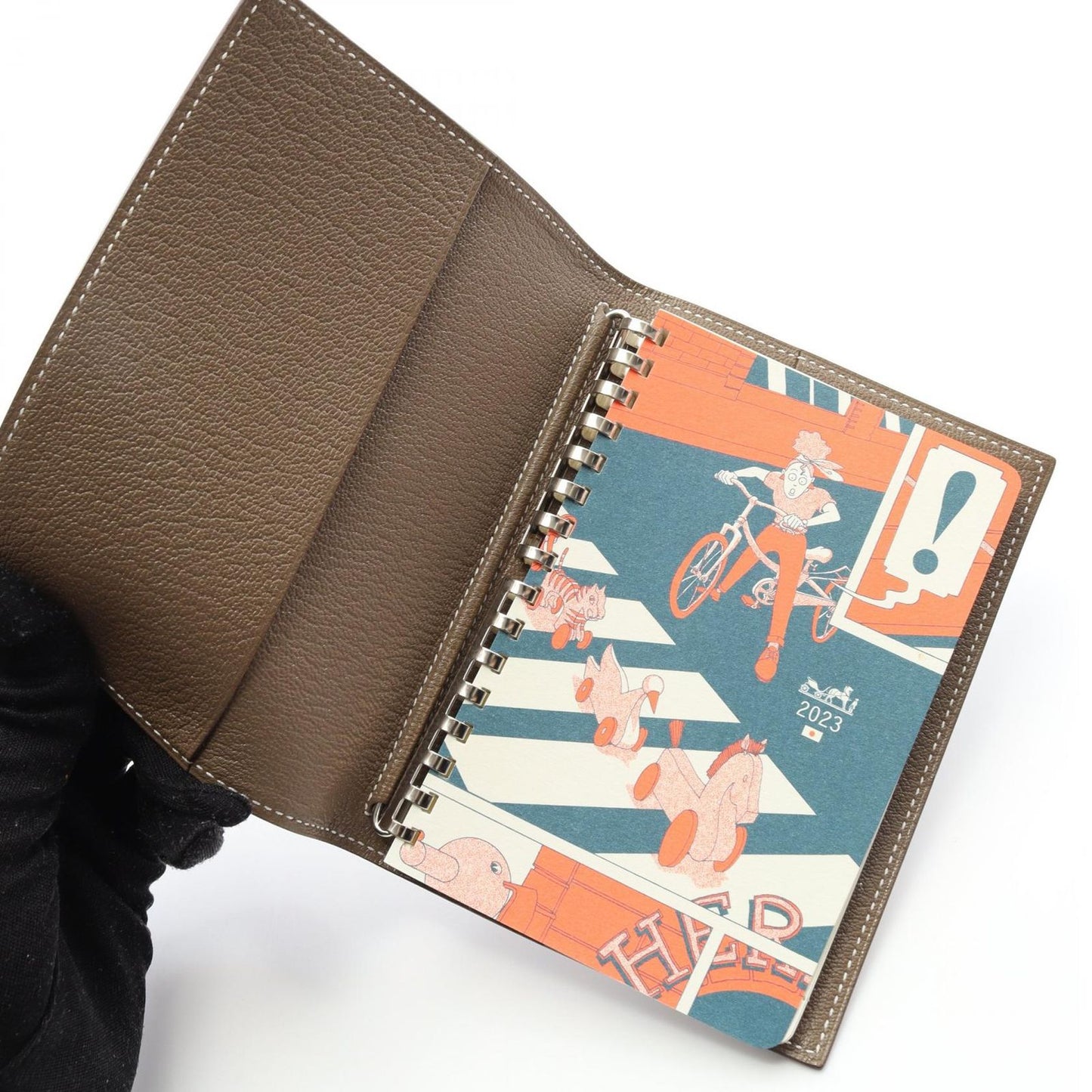 HERMES Agenda GM Etoupe Leather Cover - Exquisite Craftsmanship