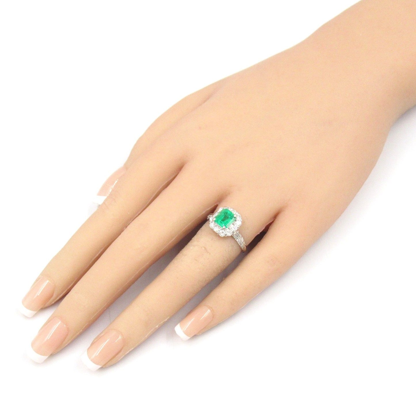 Exquisite Emerald & Diamond Ring in Platinum - A Timeless Treasure