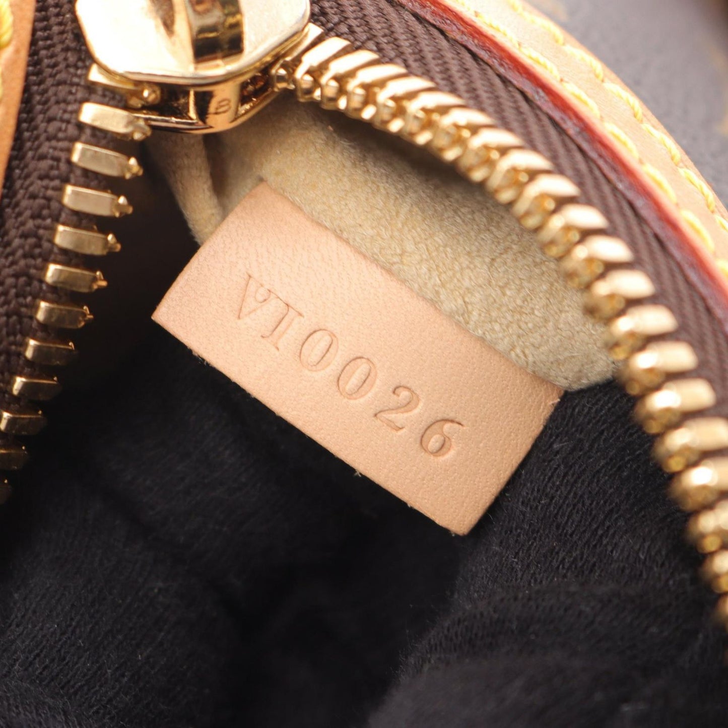 Louis Vuitton Hudson GM Monogram Shoulder Bag - Timeless Elegance