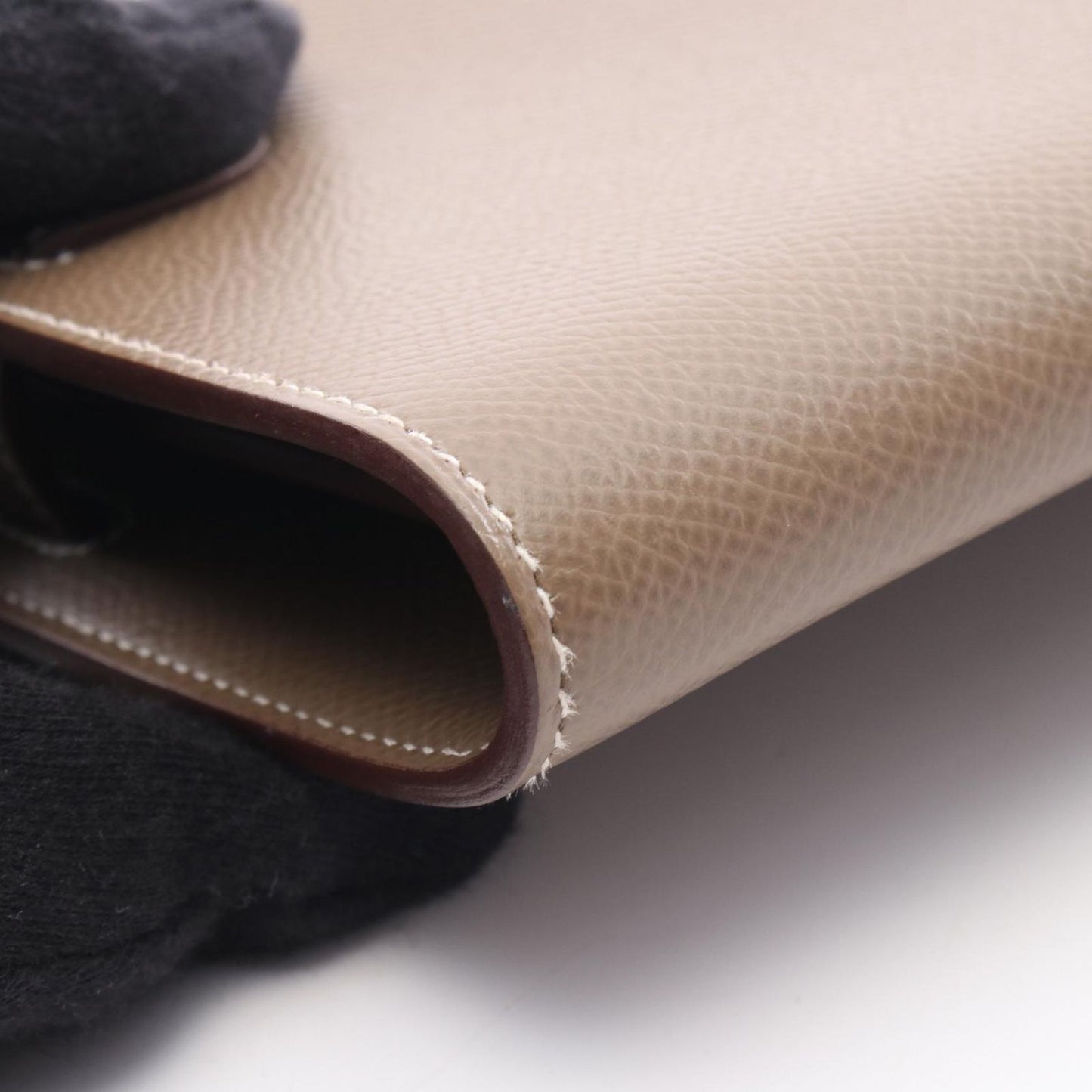 HERMES Kelly To Go Shoulder Bag in Etoupe Leather - Exquisite Craftsmanship