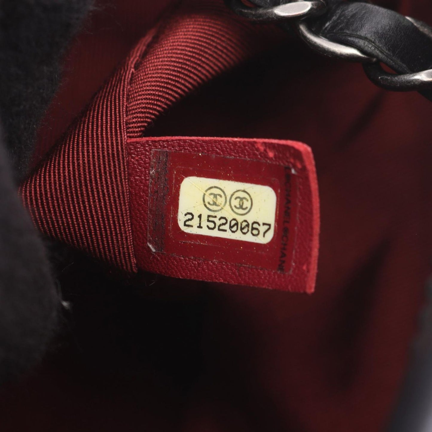 CHANEL Matelassé Black Lambskin Shoulder Bag with Chain