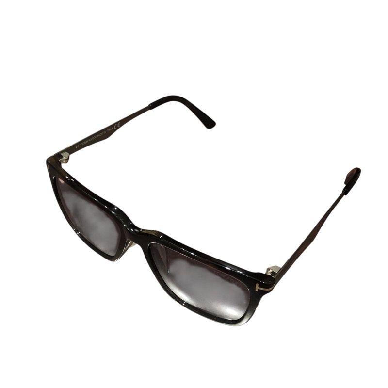 TOM FORD Wellington Sunglasses in Grey - Timeless Elegance