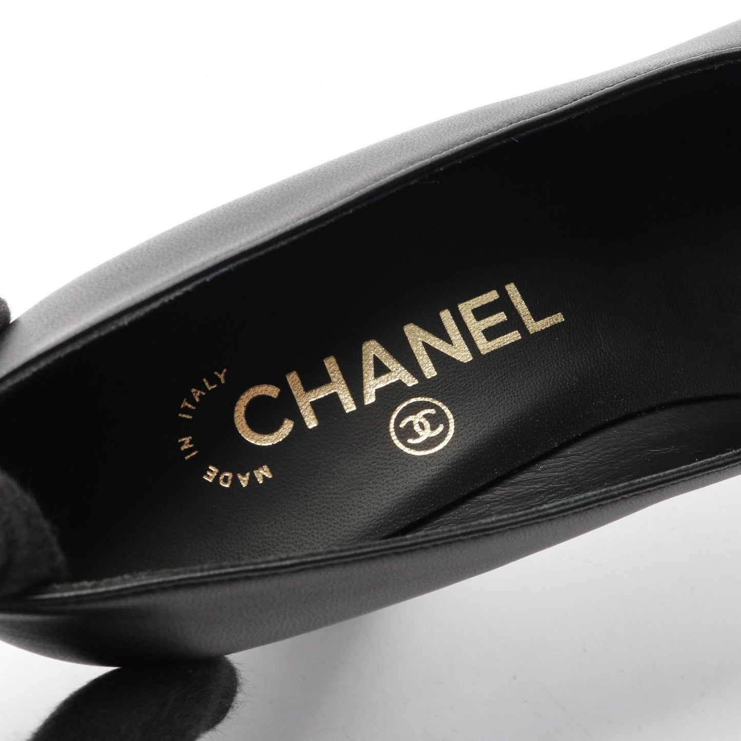 CHANEL Coco Mark Black Leather Pumps - Timeless Elegance
