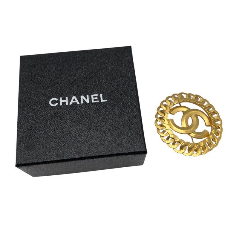 CHANEL Coco Mark Circle Brooch in Gold-Plated Metal