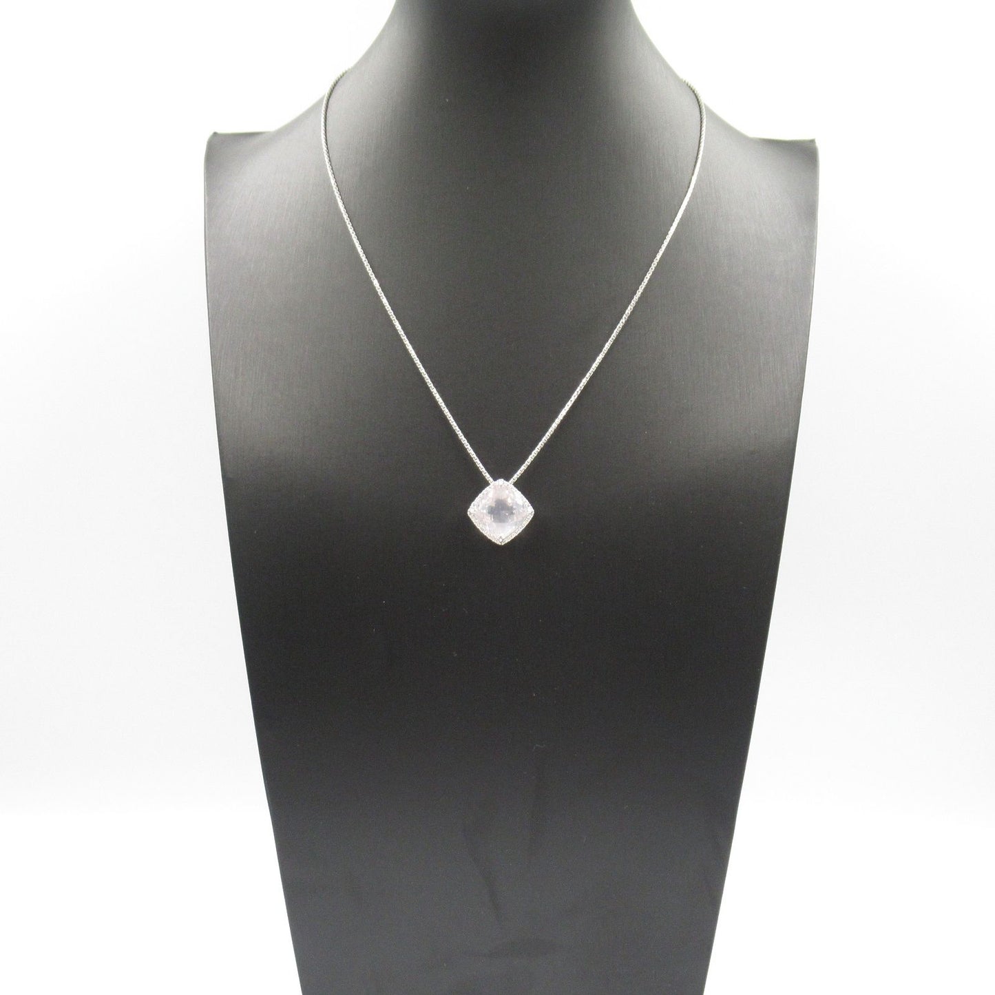 Exquisite K18WG Quartz & Diamond Necklace - 12.8g Luxury Piece