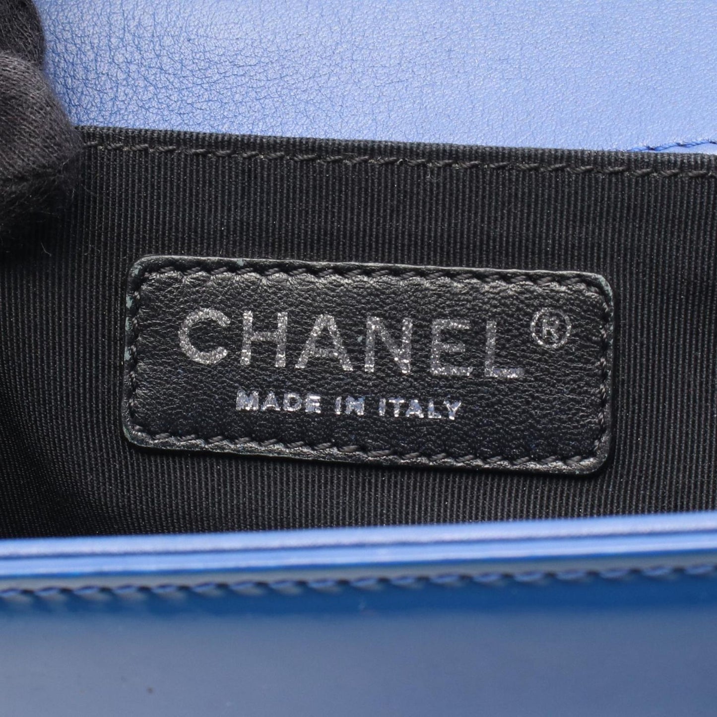 CHANEL Boy Chanel Shoulder Bag in Blue Patent Leather - A67086