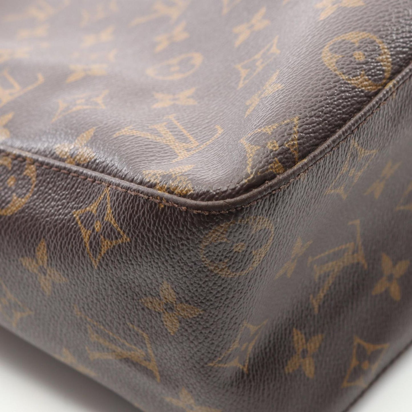 Louis Vuitton Looping GM Shoulder Bag - Timeless Elegance