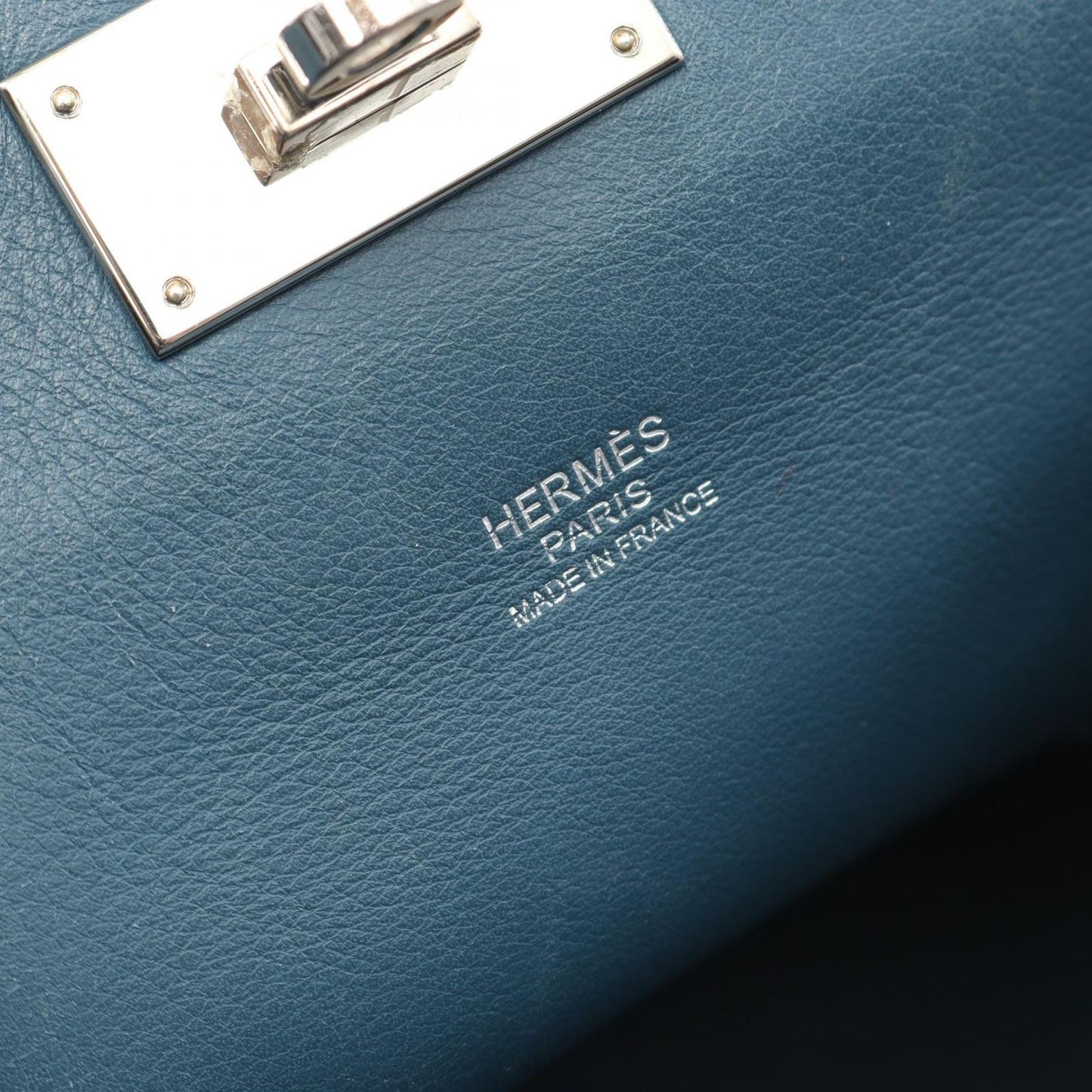 HERMES Toolbox 20 Handbag in Blue Swift Leather - Timeless Elegance