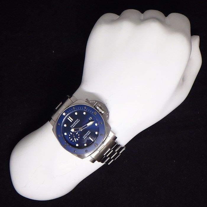 Panerai Submersible Blue Notte PAM01068 - Exquisite Dive Watch