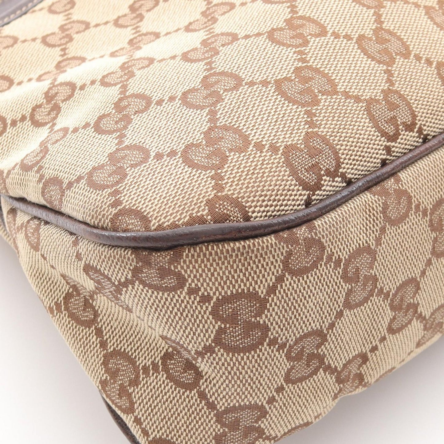 GUCCI GG Canvas Shoulder Bag - Timeless Elegance in Beige