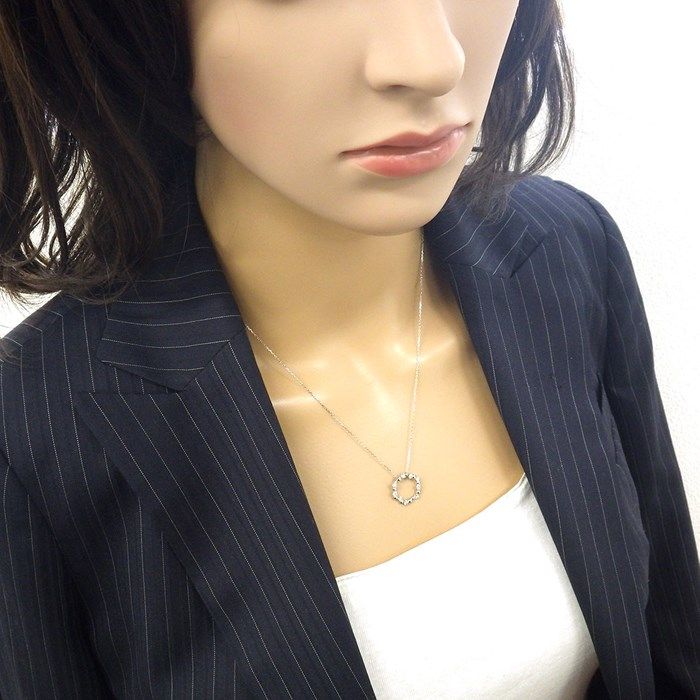 Exquisite Round Diamond Necklace in Platinum - 0.25ct