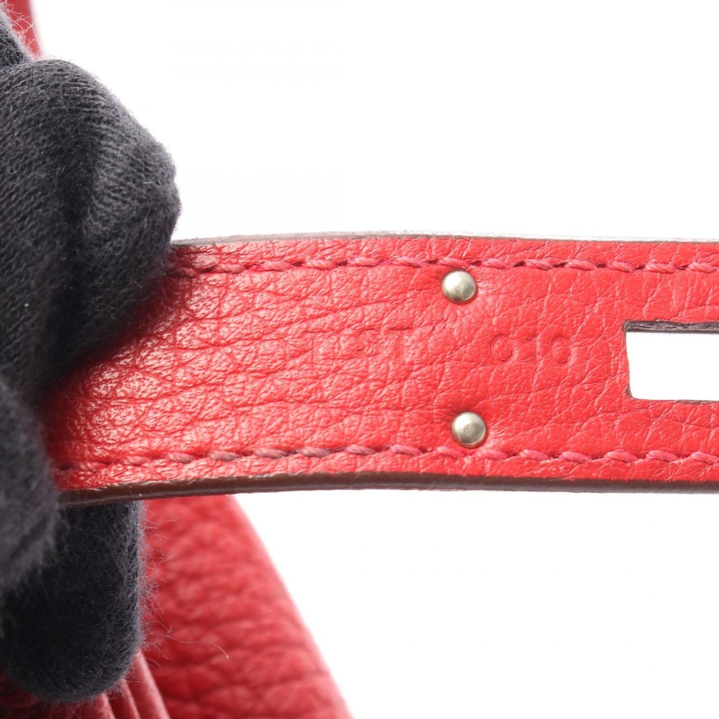 HERMES Kelly 32 Handbag in Vermilion Leather - Timeless Elegance