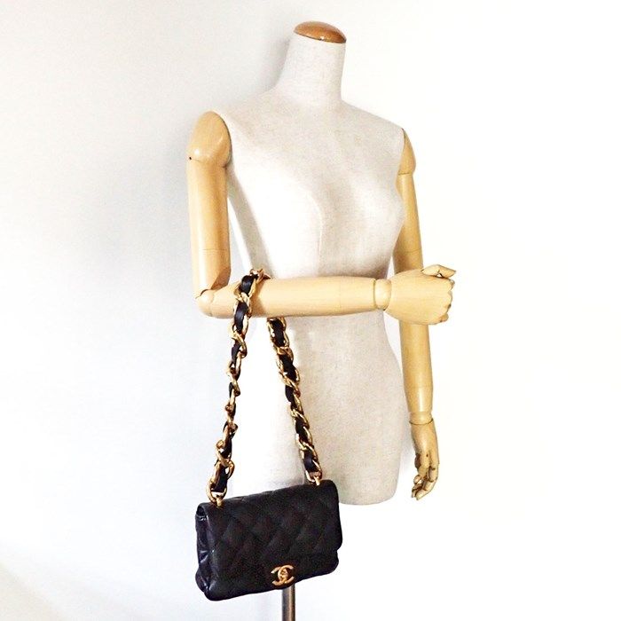 Chanel Black Lambskin Shoulder Bag with Gold Hardware - Timeless Elegance