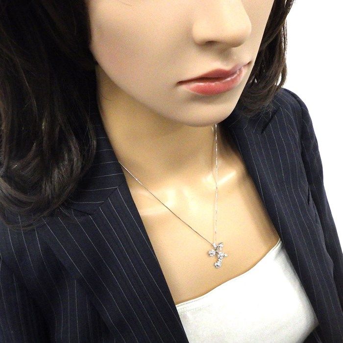 Exquisite K18 White Gold Flower Motif Necklace with Pink Diamonds