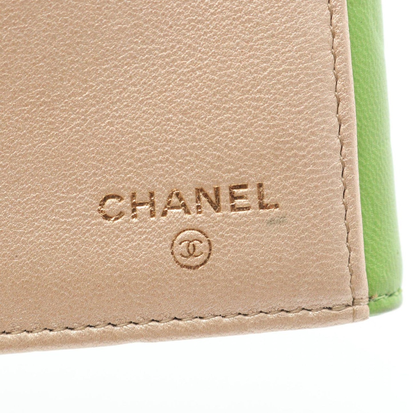 CHANEL Camellia Double Snap Wallet in Apple Green Leather