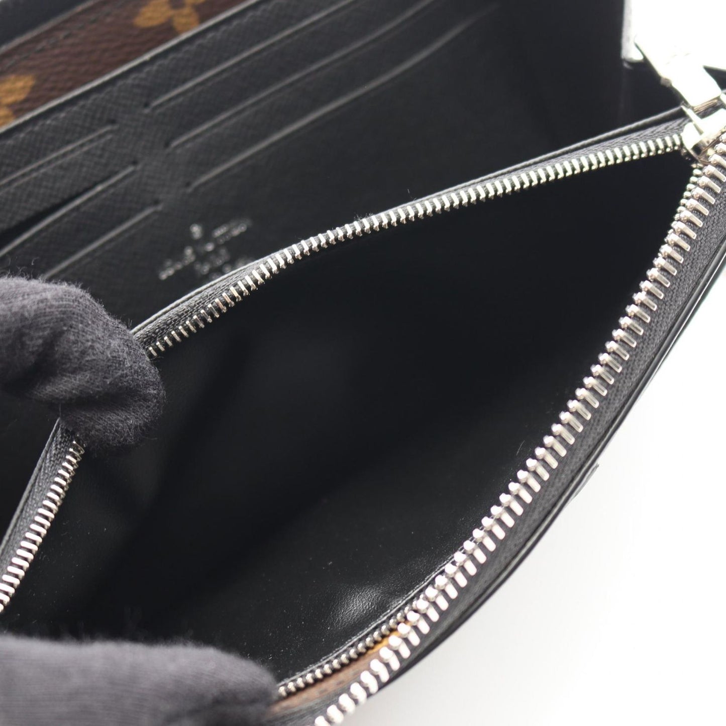 Louis Vuitton Zippy Dragonne Long Wallet - Exquisite Craftsmanship