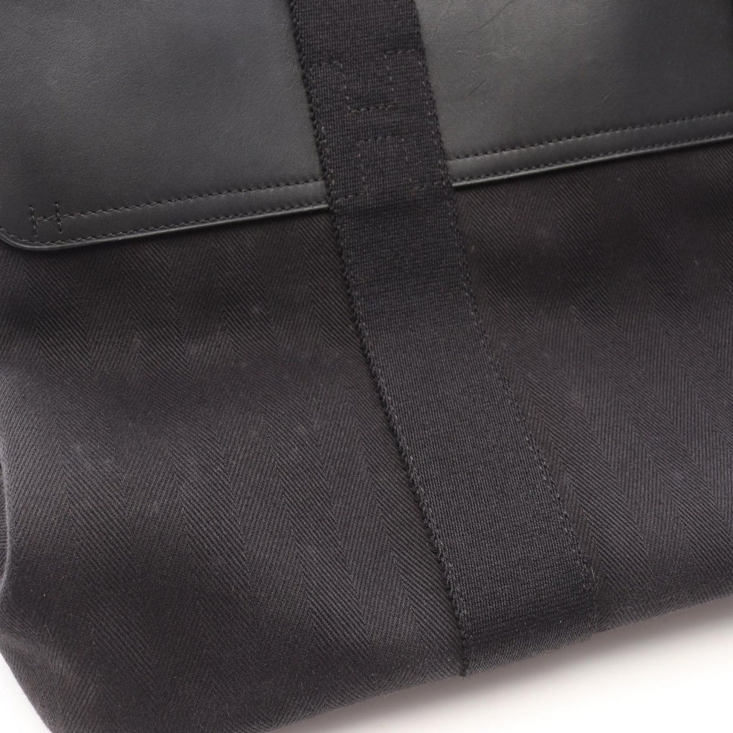 HERMES Valparaiso MM Handbag in Black Leather - Timeless Elegance