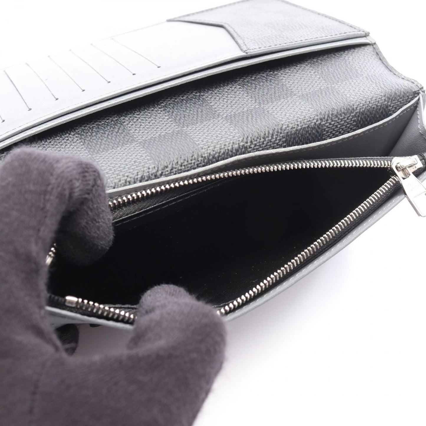 LOUIS VUITTON Portefeuille Brazza Damier Graphite Stripe Wallet