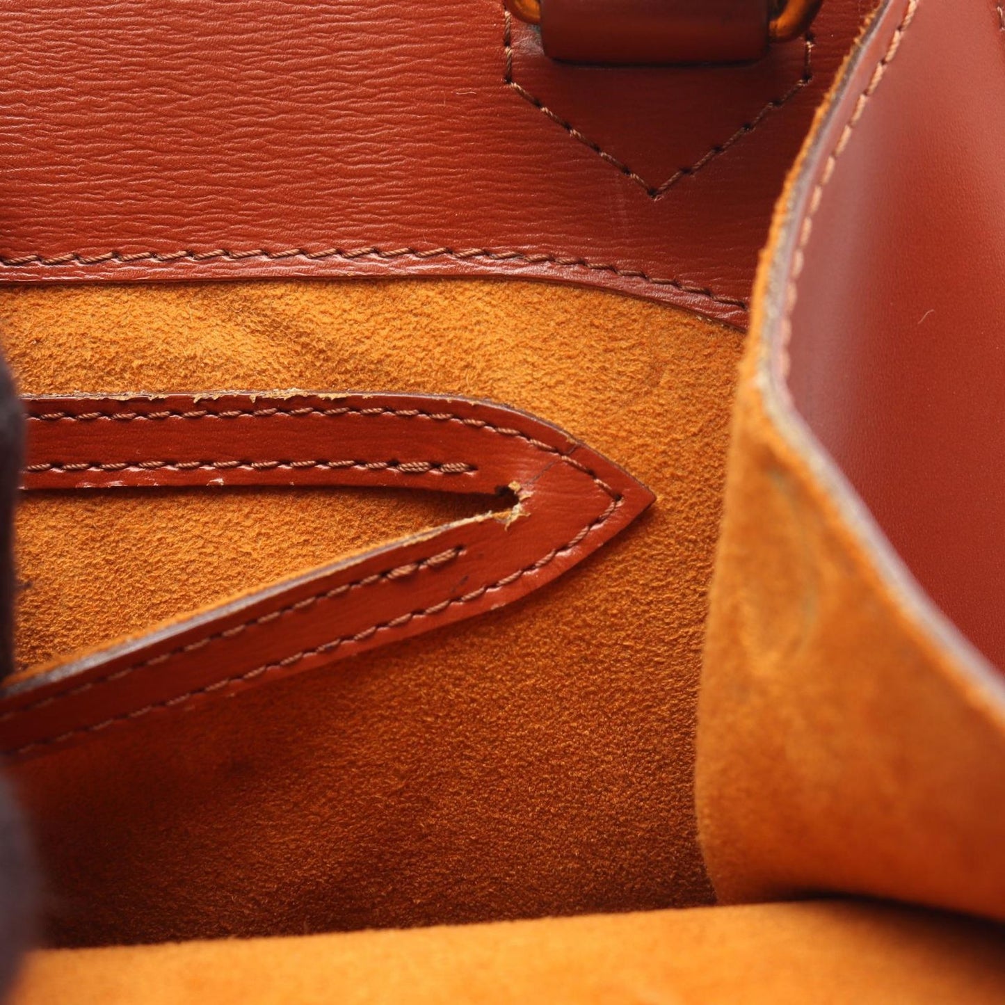 Louis Vuitton Cluny Epi Shoulder Bag in Kenian Brown - Timeless Elegance