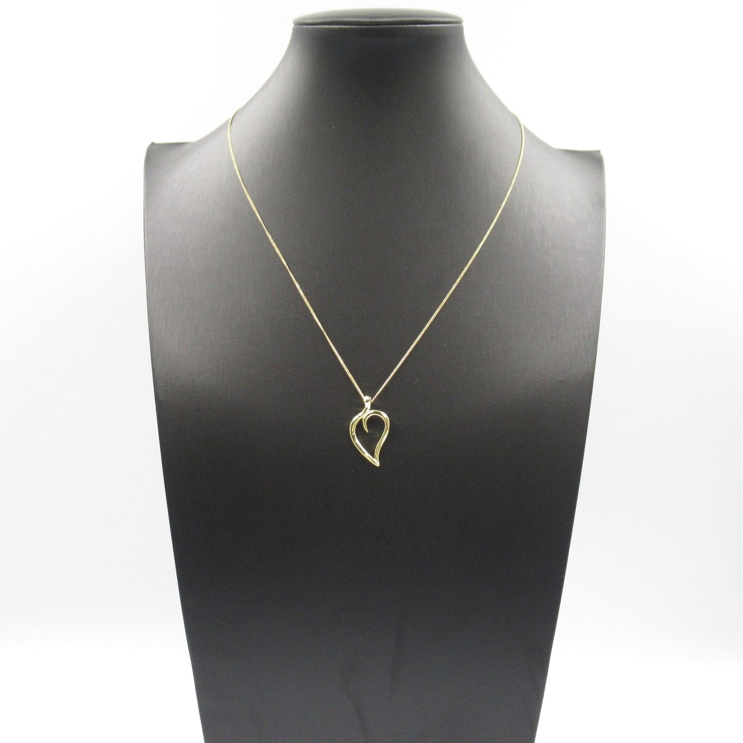 TIFFANY & CO Leaf Heart Necklace in K18 Yellow Gold - 45.5cm