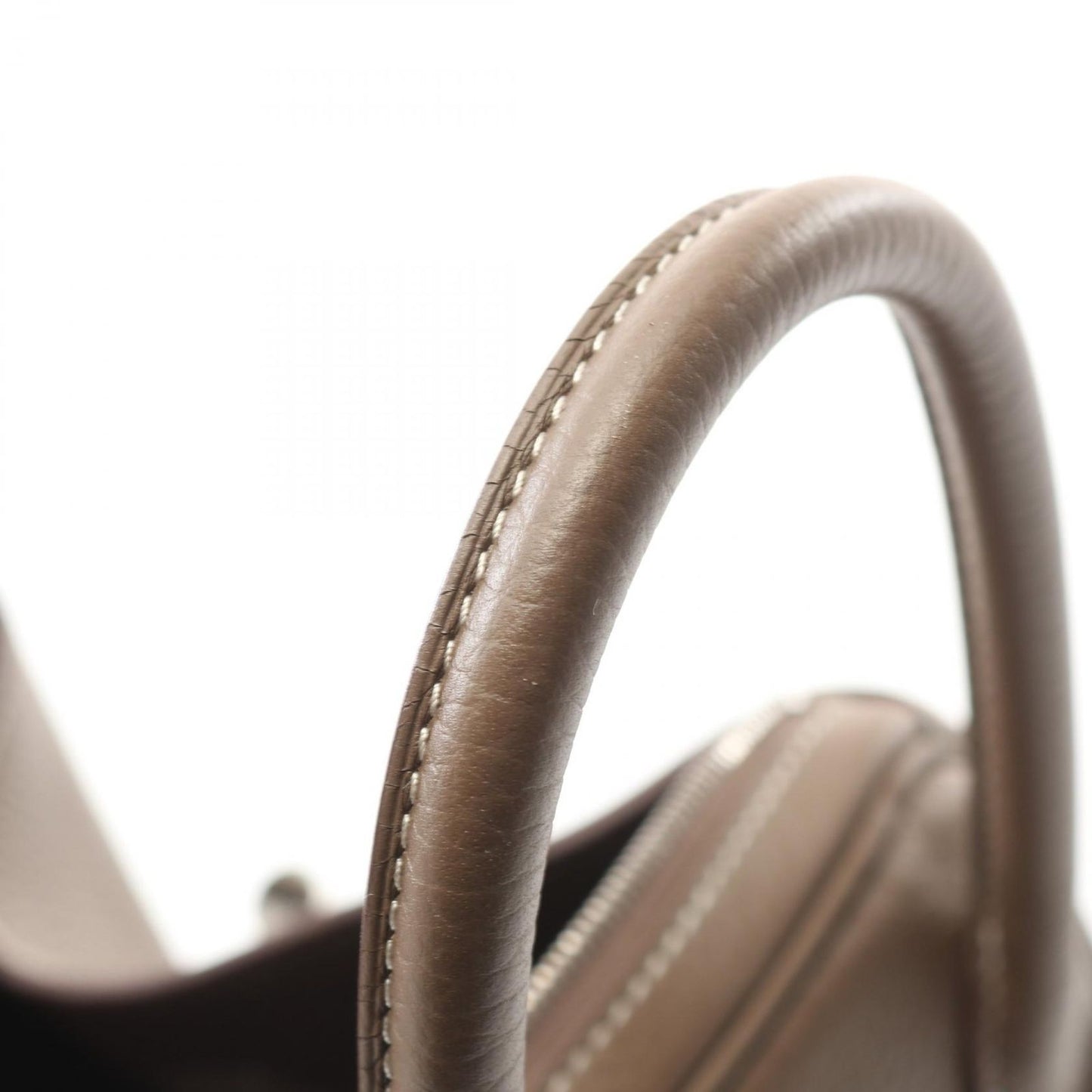 HERMES Lindy 26 Shoulder Bag in Etoupe - Timeless Elegance