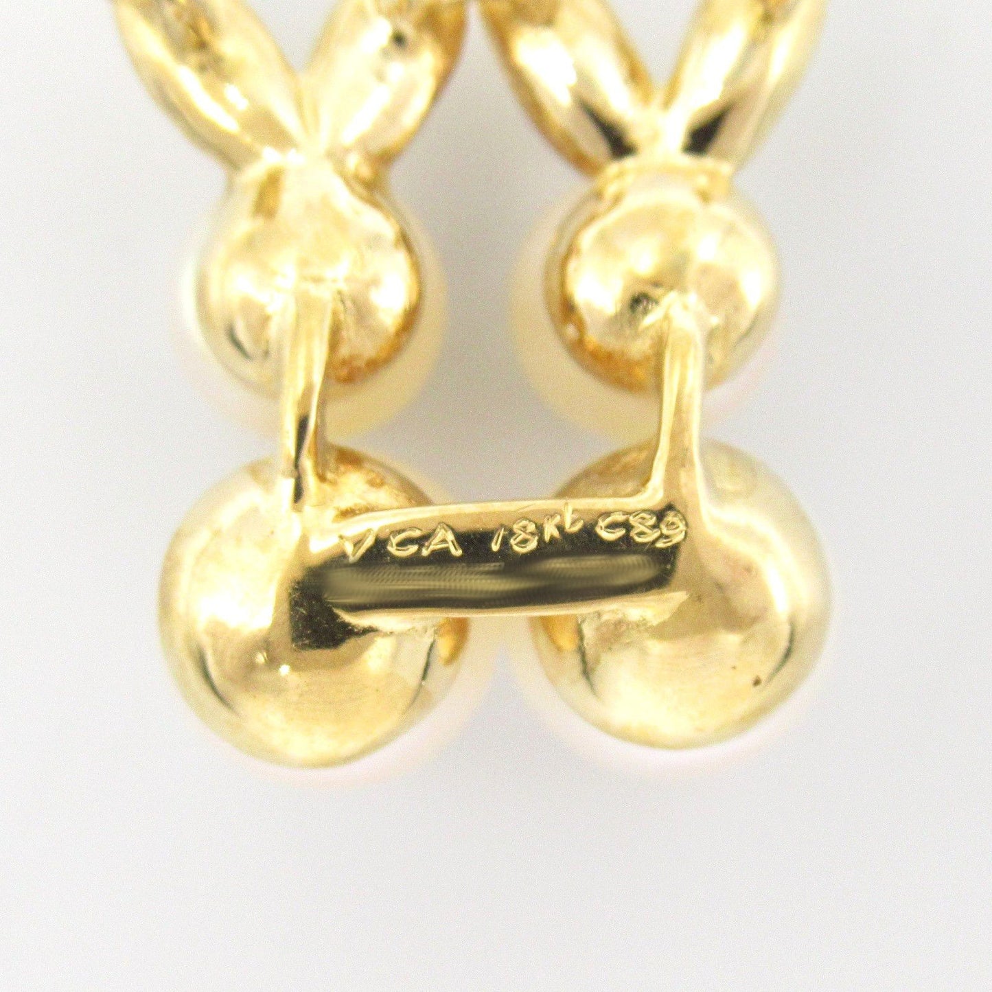 Van Cleef & Arpels Pearl Necklace in 18K Yellow Gold