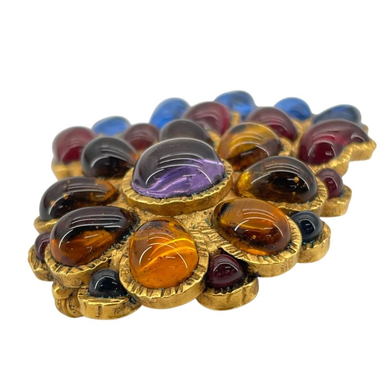 CHANEL Gripoix Brooch in Gold and Multicolor Stones