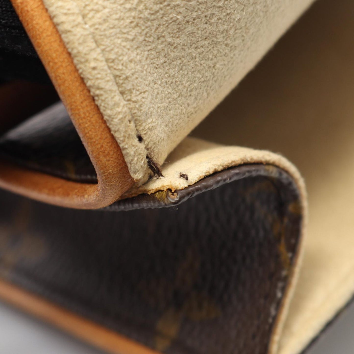 Louis Vuitton Monogram Pochette Florentine Waist Bag - Timeless Elegance