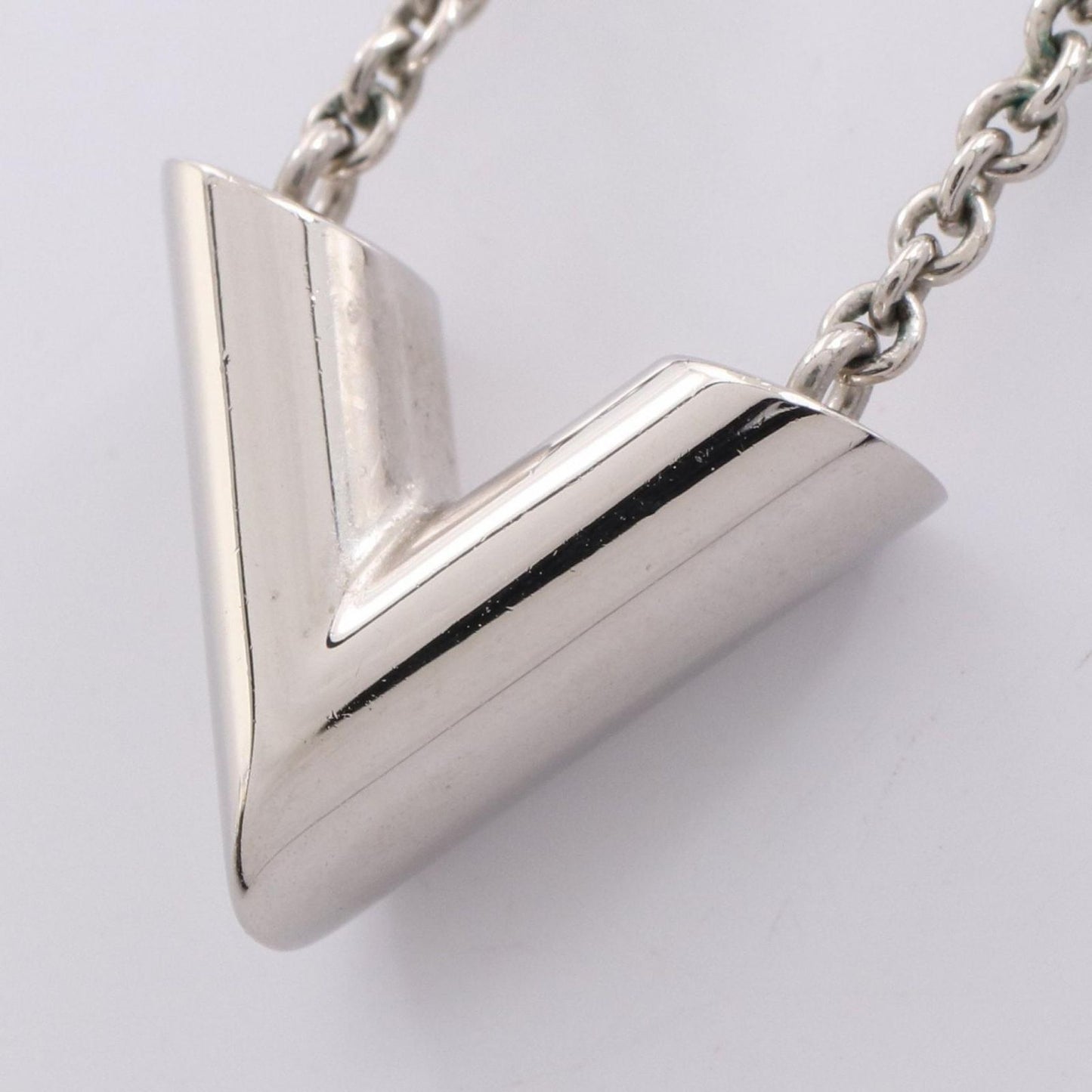 Louis Vuitton Essential V Necklace in Stainless Steel - Exquisite Craftsmanship