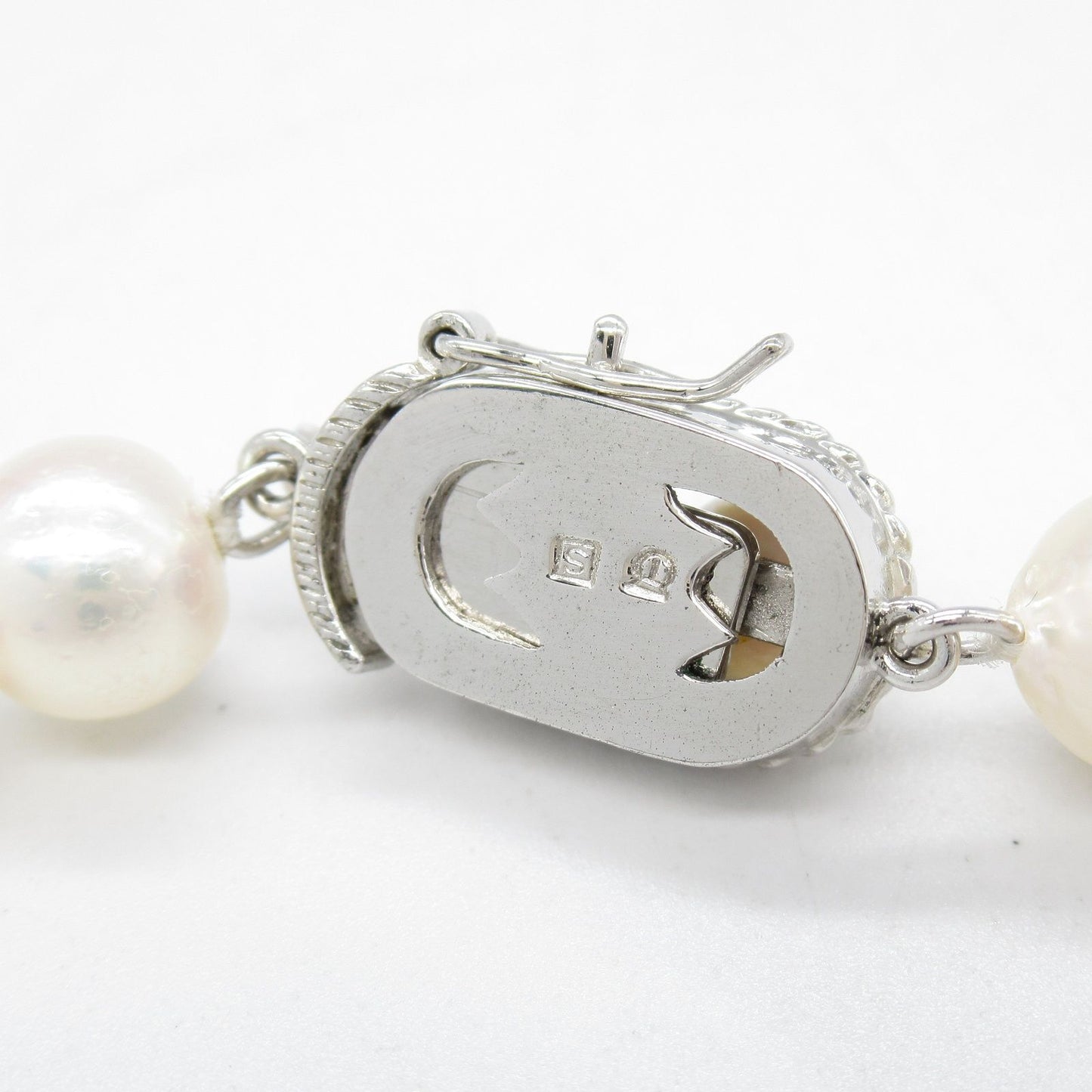 Elegant Pearl Necklace in Silver 925 - Timeless Luxury