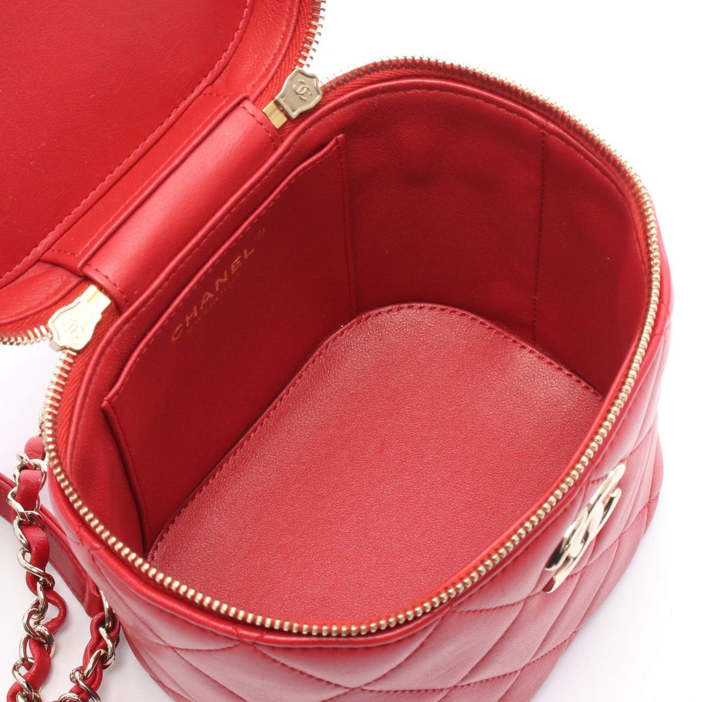 CHANEL Trendy CC Vanity Shoulder Bag in Red Leather - Exquisite Craftsmanship