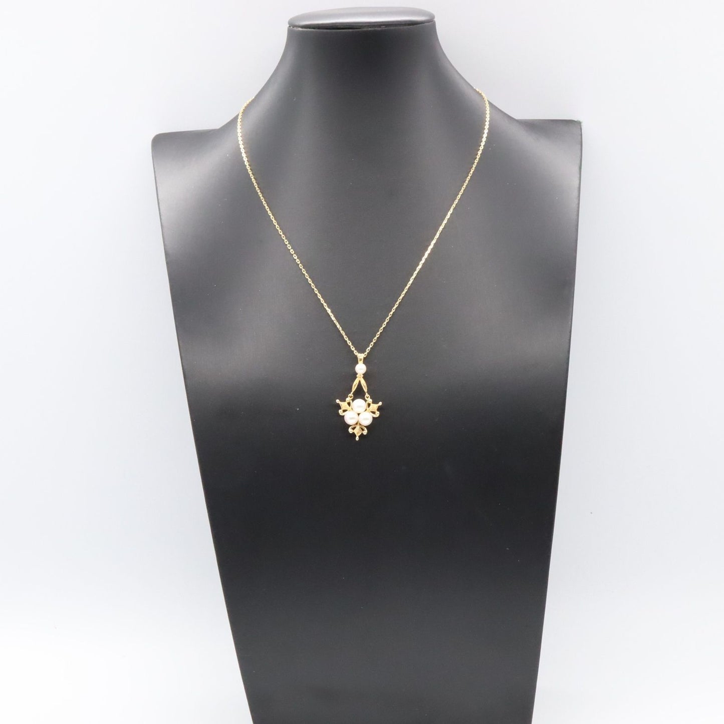 MIKIMOTO Pearl Necklace with Diamonds in K18 Yellow Gold