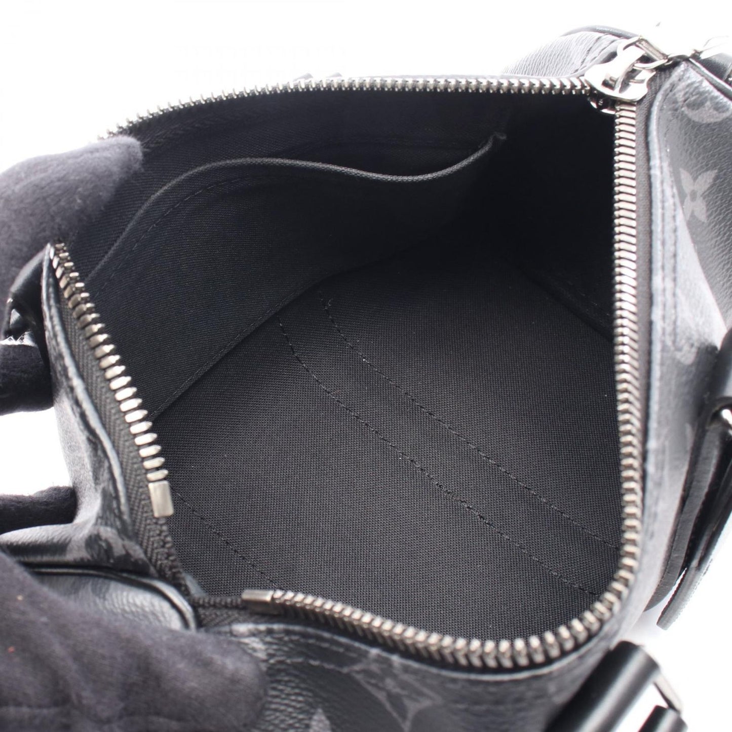 Louis Vuitton Keepall Bandoulière 25 - Iconic Monogram Eclipse Canvas