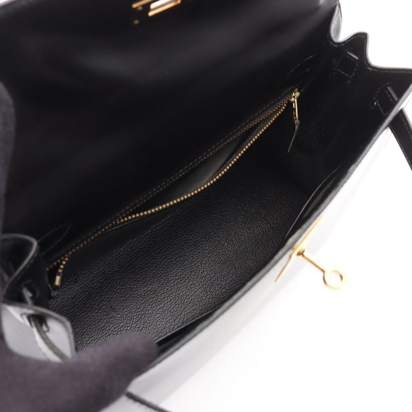 HERMES Kelly 28 Handbag in Black Box Calf - Timeless Elegance