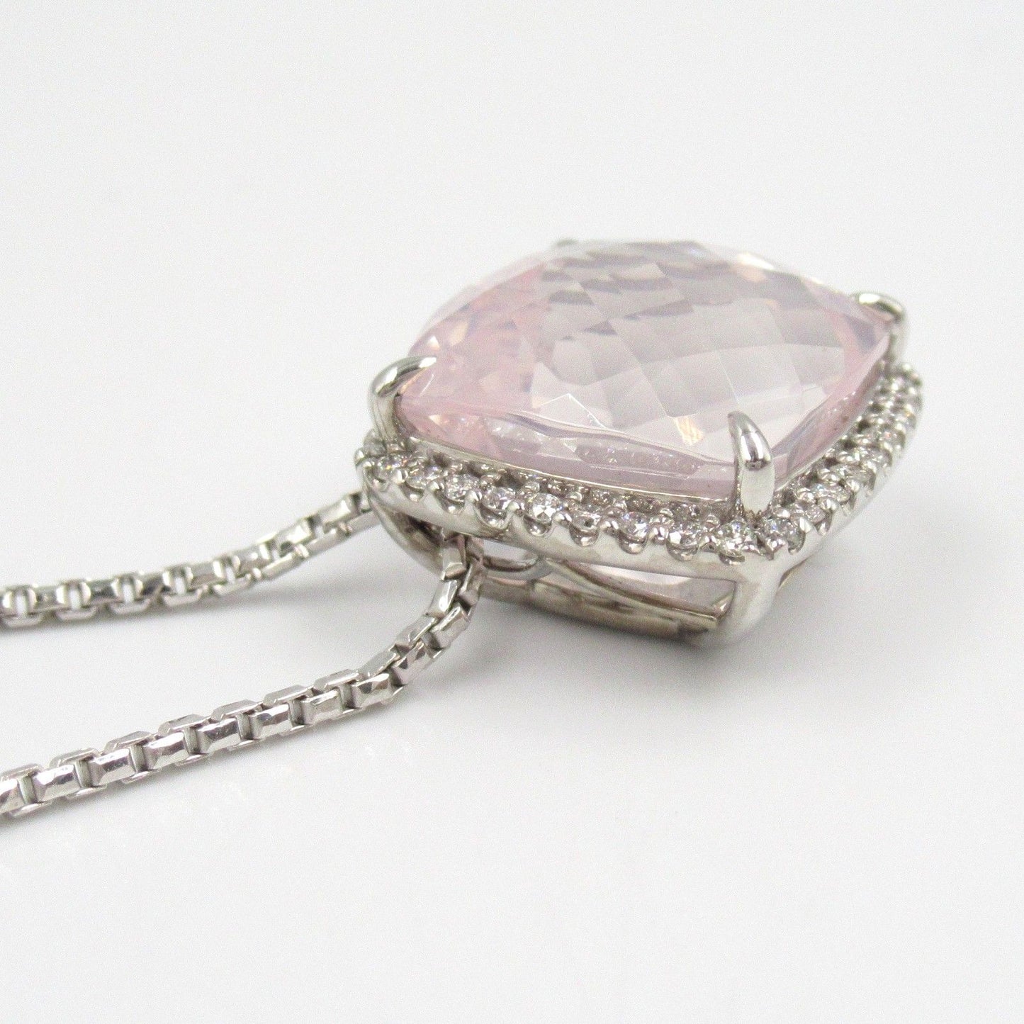 Exquisite K18WG Quartz & Diamond Necklace - 12.8g Luxury Piece