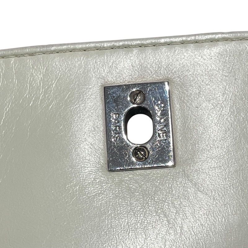 CHANEL Green Chocolate Bar 5-Chain Shoulder Bag - Luxury Craftsmanship