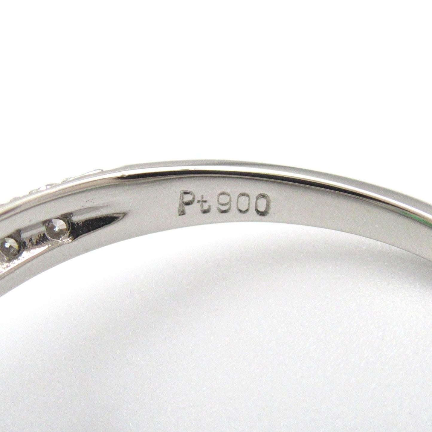 Exquisite Emerald & Diamond Ring in Platinum - A Timeless Treasure