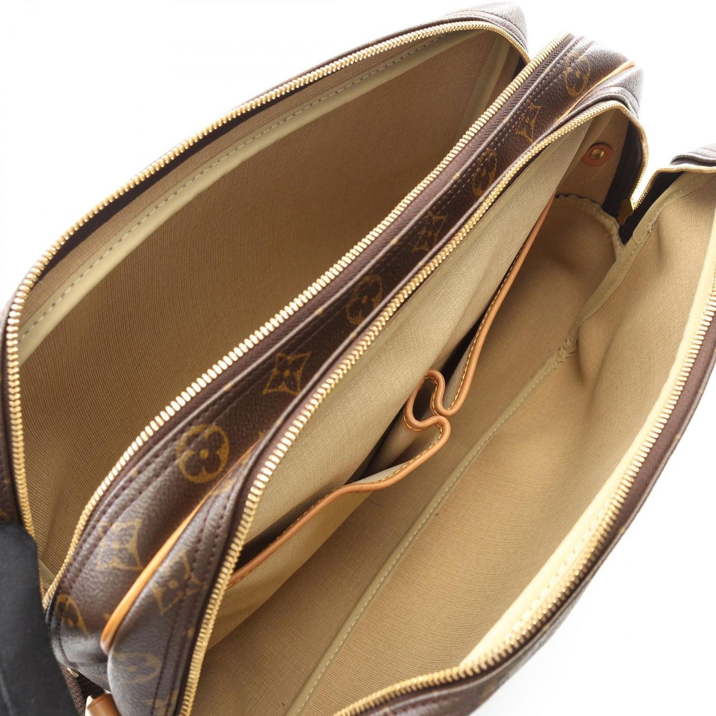 Louis Vuitton Reporter GM Shoulder Bag - Timeless Elegance