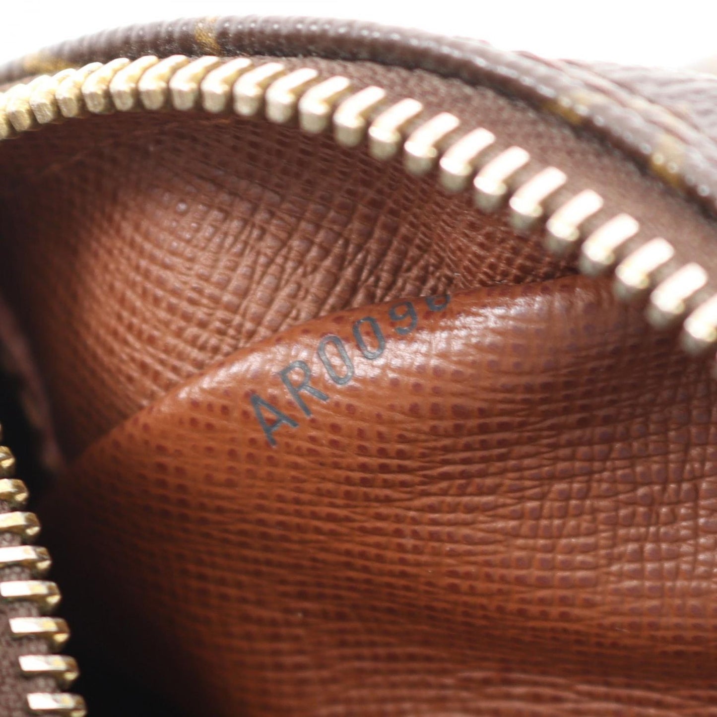 Louis Vuitton Nile Shoulder Bag M45244 - Timeless Elegance