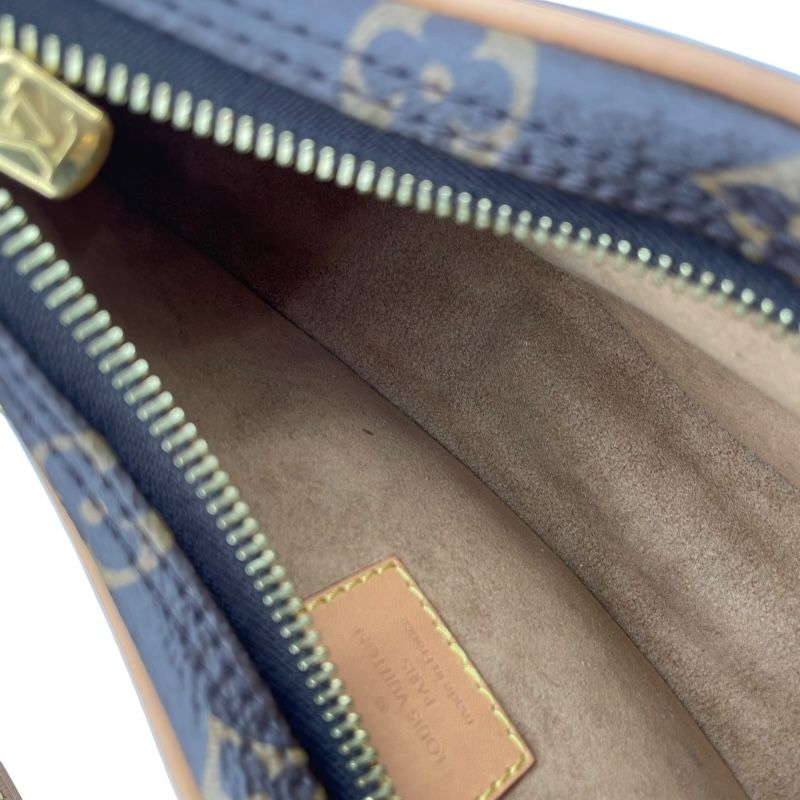 Louis Vuitton Loop M81098 Monogram Canvas Shoulder Bag - Brown