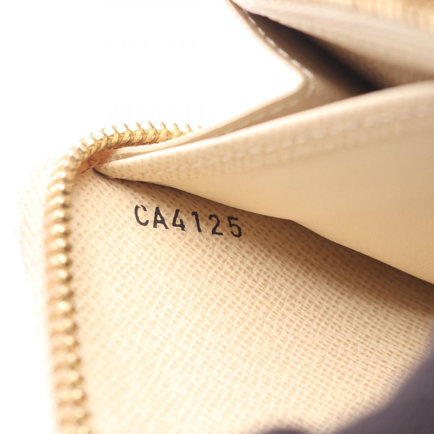 Louis Vuitton Damier Azur Zippy Wallet - Timeless Elegance