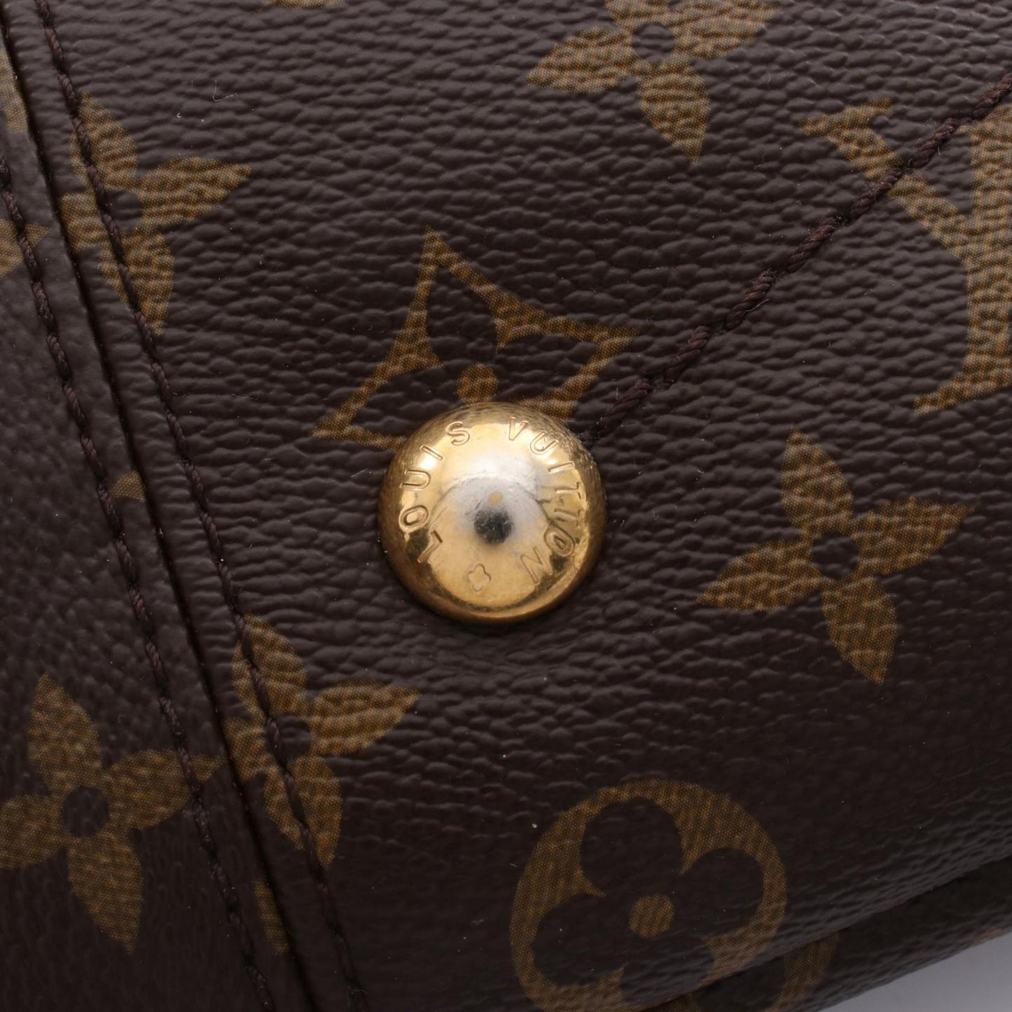 Louis Vuitton Artsy MM Shoulder Bag - Timeless Elegance