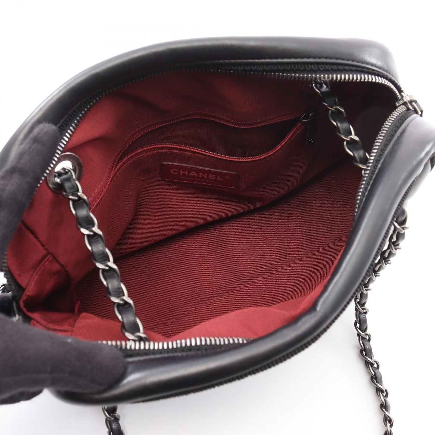 CHANEL Matelassé Black Lambskin Shoulder Bag with Chain