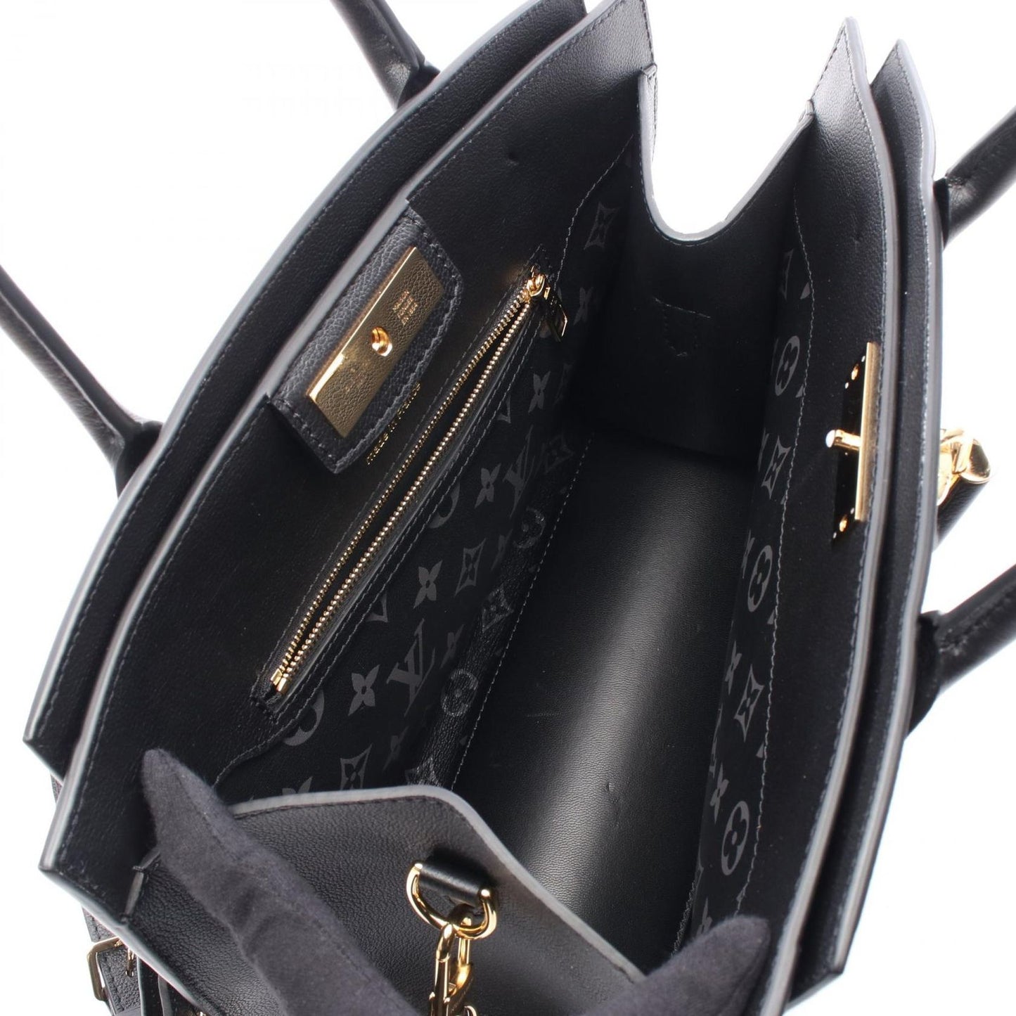 Louis Vuitton Steamer MM Handbag in Noir - Timeless Elegance