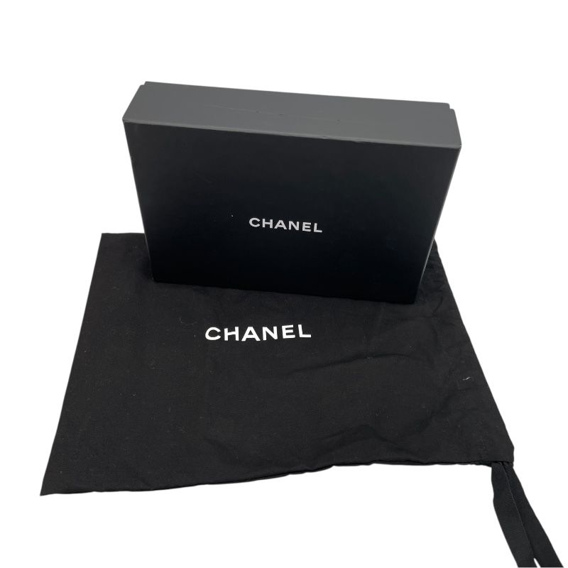 CHANEL Chain Shoulder Bag in Black/White Tweed - Timeless Elegance