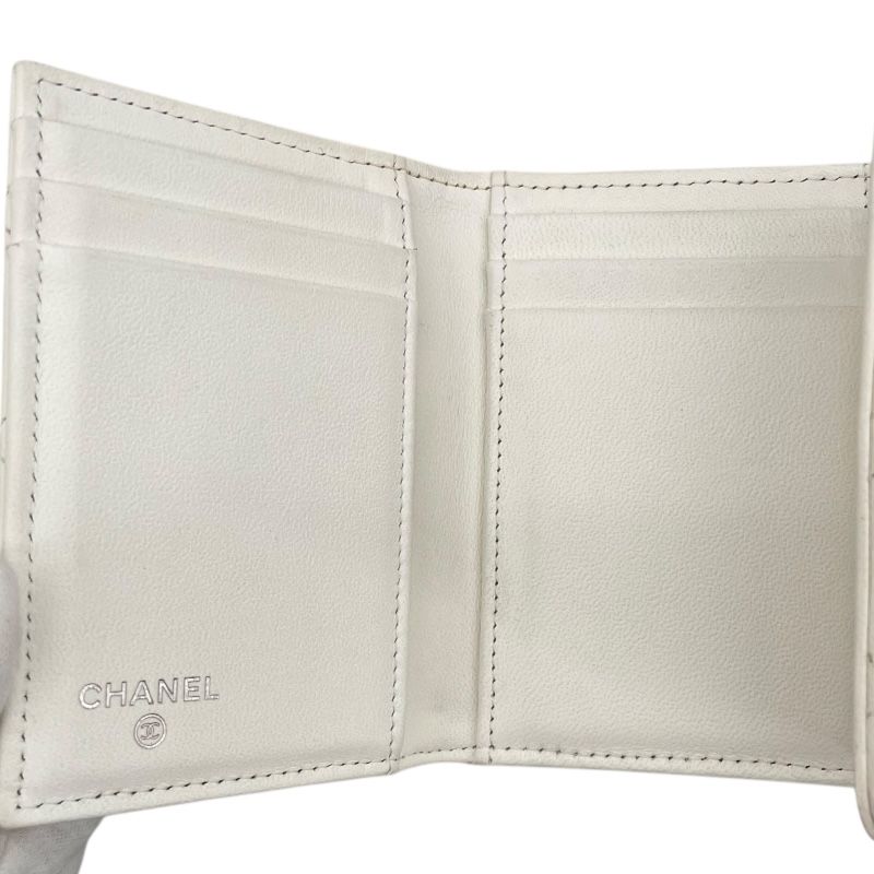 CHANEL Matelassé Card Case AP3827 in White Shiny Lambskin