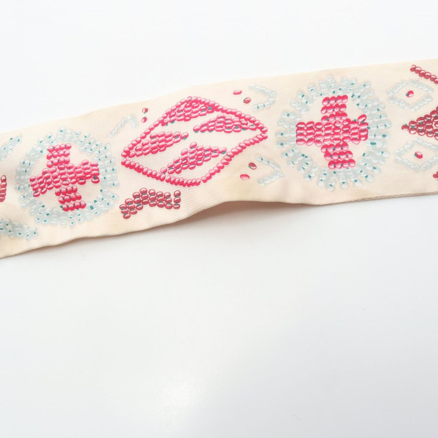 HERMES Kelly en Perles Twilly Scarf - Exquisite Silk Accessory