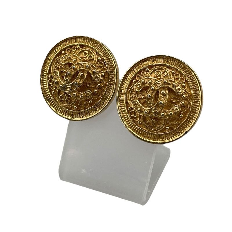 CHANEL Coco Mark Round Earrings in Gold Metal - Timeless Elegance