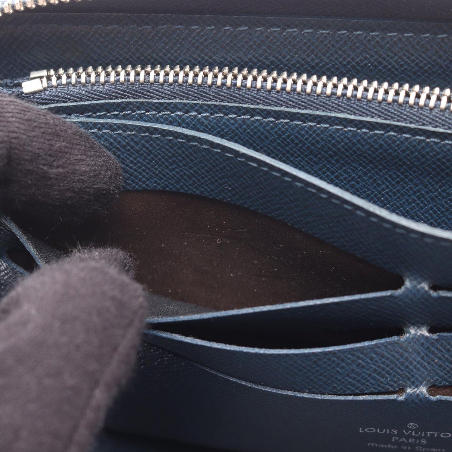 Louis Vuitton Zippy Organizer Wallet in Ocean Leather - Timeless Elegance